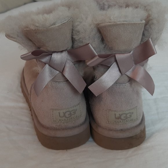 UGG Bailey Bow boots light purple size 5 - Picture 1 of 7